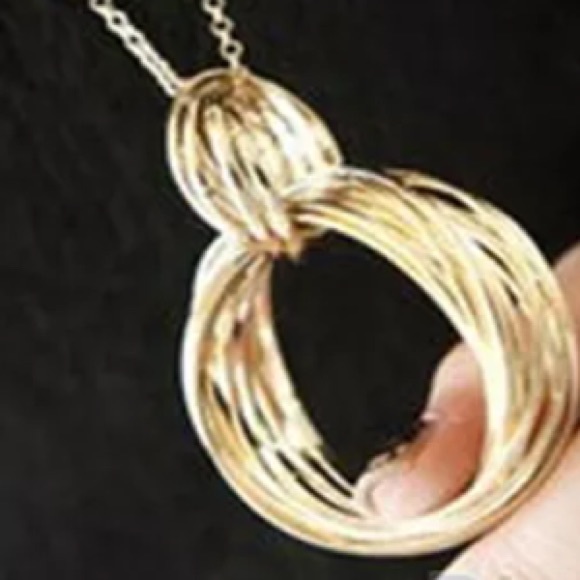 👍🏽Women's circle necklace👍🏽