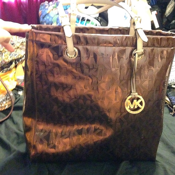 Michael Kors Handbags - Michael Kors Jet Set Tote