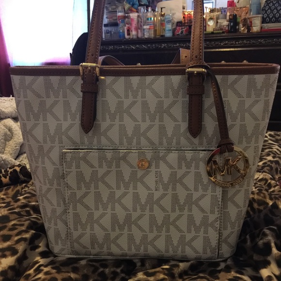 Authentic Michael kors jet set vanilla small