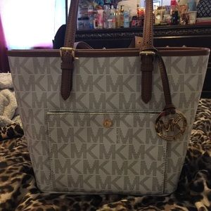 Authentic Michael kors jet set vanilla small