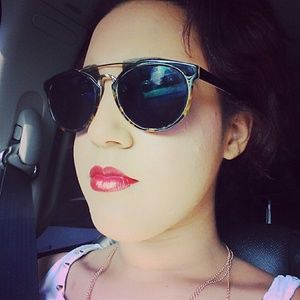 Meet your Posher, Latece