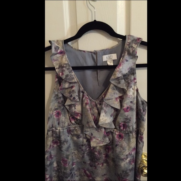 6P. Gorgeous grey LOFT dress. Purple floral print.