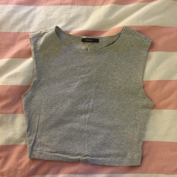 REDUCED! boxy fit croptop