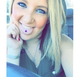 Meet your Posher, Stephanie