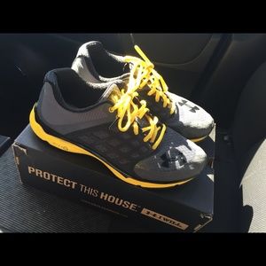 Running shoes size 8.5/ 10.5 fits true to size.