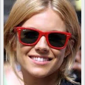 Red Ray Ban wayfarers small