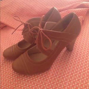 American Eagle heels