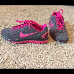 Gray and pink NIKE Free's!
