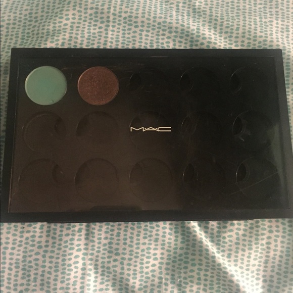MAC  pro eyeshadow palette