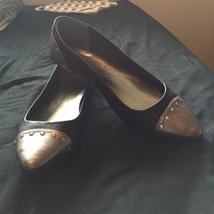 Pointed toe, studded flats! NWTO