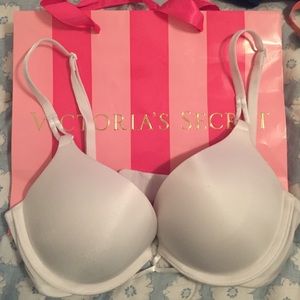 Victoria's Secret Bombshell Bra 32B