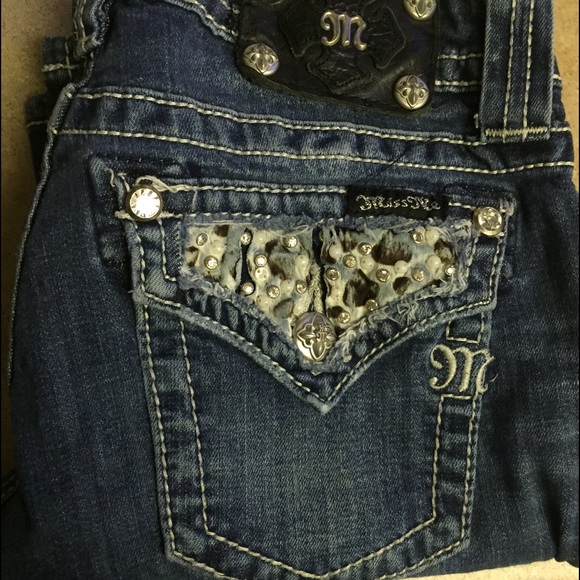 Cow hide pocket Miss Me jeans!🐮