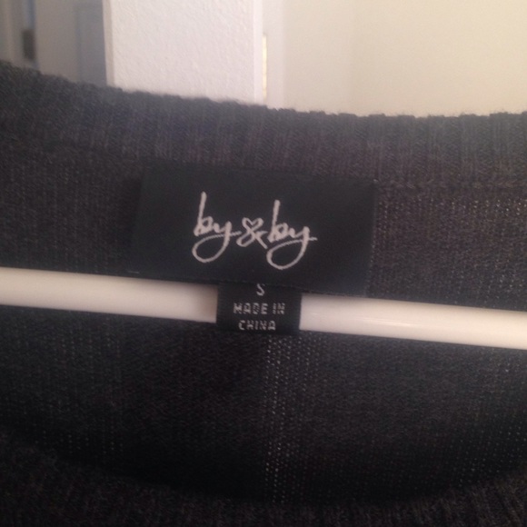 Adorable sweater dress with decorative jewels - Picture 3 of 4