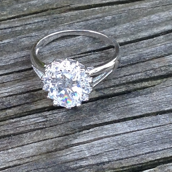 ❗️Final Reduction❗️18 karat Gold-Plated 7ctw CZ