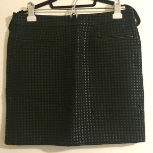 Woven black skirt