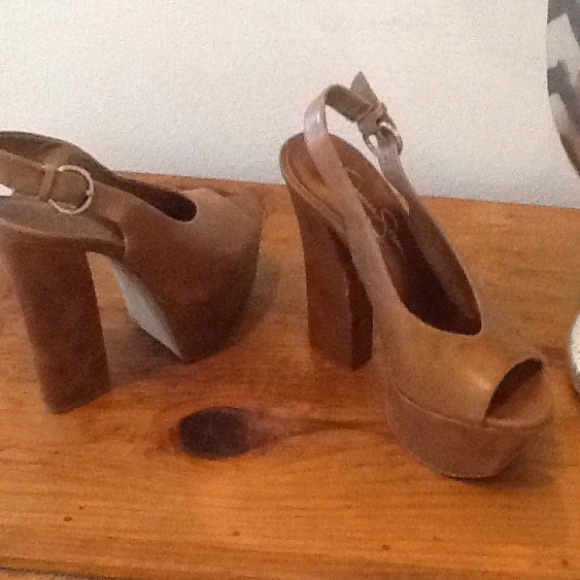 Jessica Simpson brown tan heels 7 leather