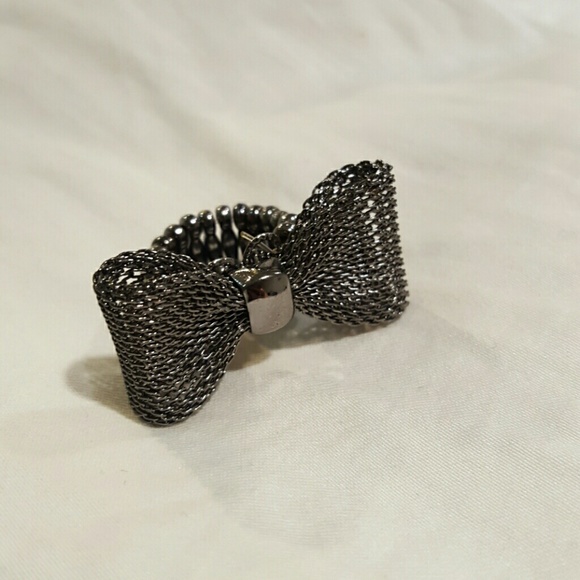 Mesh Bow Ring