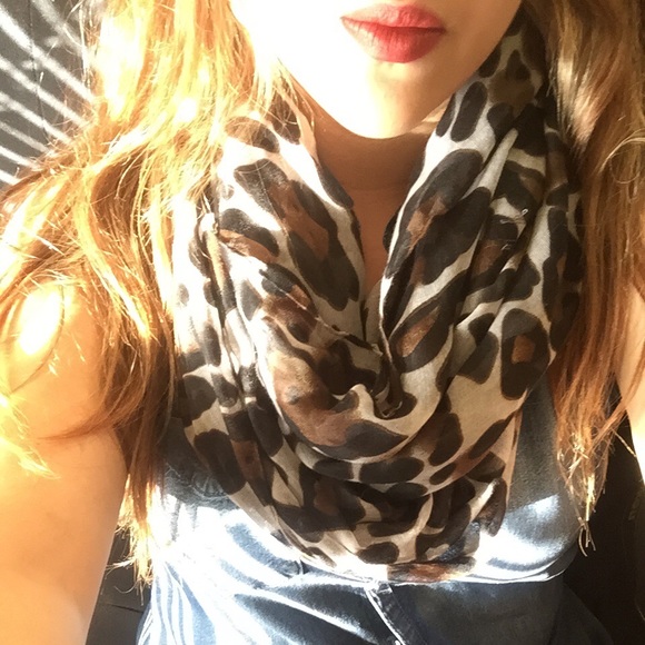 Gorgeous Cheetah Print Infinity Scarf - Picture 1 of 1