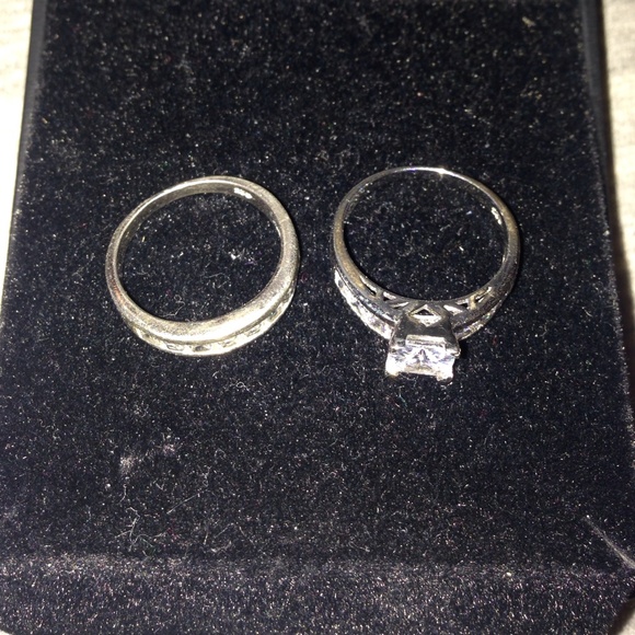 🔴SOLD🔴Two rings- cheap engagement ring - Picture 1 of 3