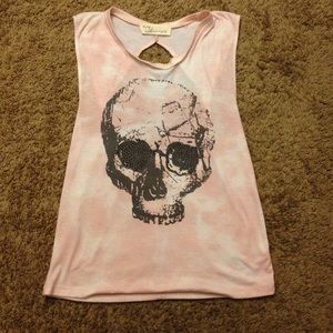 Sleeveless shirt with back cut out
