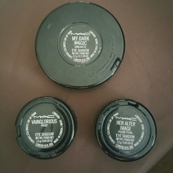 🔴SOLD IN BUNDLE🔴 MAC LE Disney's Villains - Picture 2 of 4