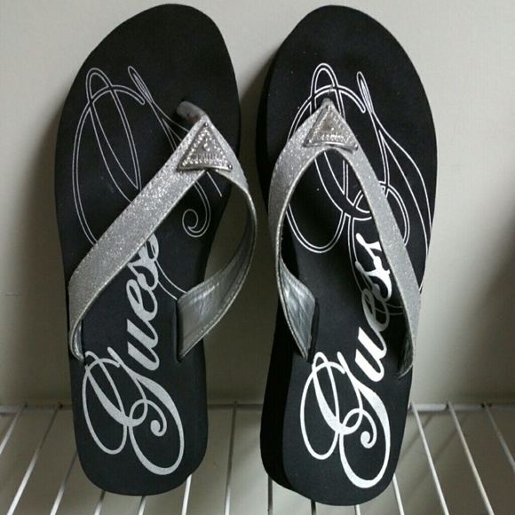 Guess Black & Silver Flip Flop Sandals Size 9