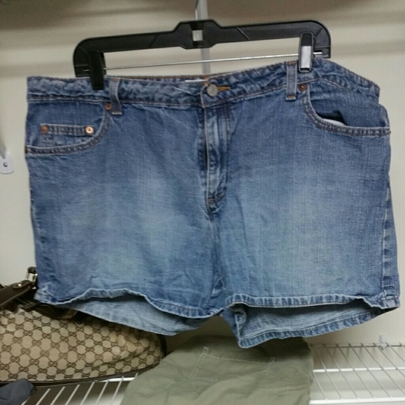***SOLD ***Old Navy Blue Jean Shorts Size 18