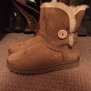 Bailey button uggs- chestnut