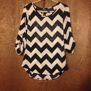 Black and white chevron print top