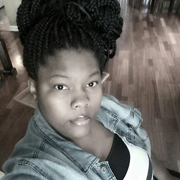 Meet your Posher, Loni