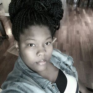 Meet your Posher, Loni
