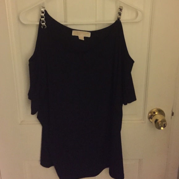 Top. With holed sleeves