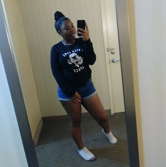 Meet your Posher, Janae - Picture 2 of 2