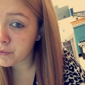 Meet your Posher, Larissa