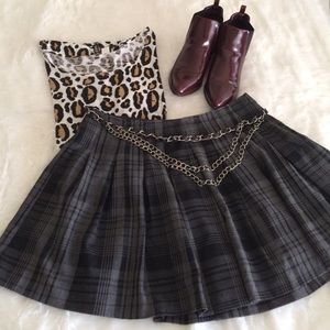🔹Plaid Mini Skirt w/Chain Belt🔹