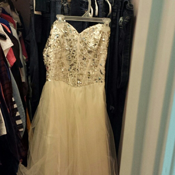 Prom/Homecoming Dress - Picture 2 of 3
