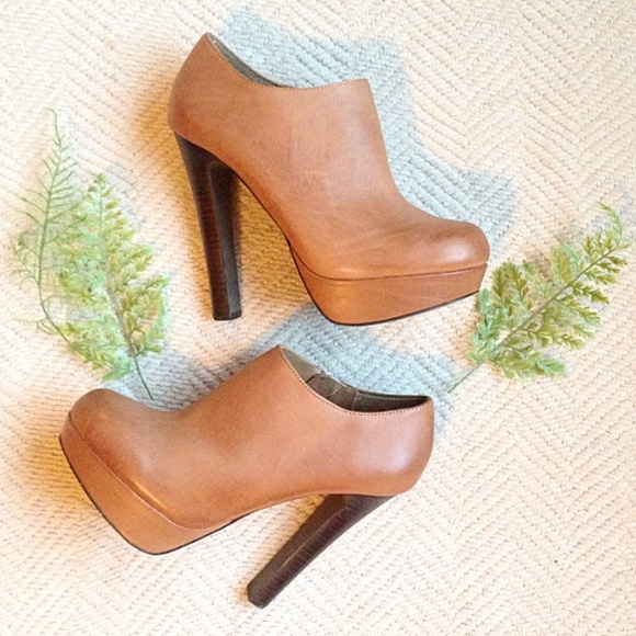 Steve Madden Boots - 🎉HP 🎉Steve Madden Belbotm Ankle Boots