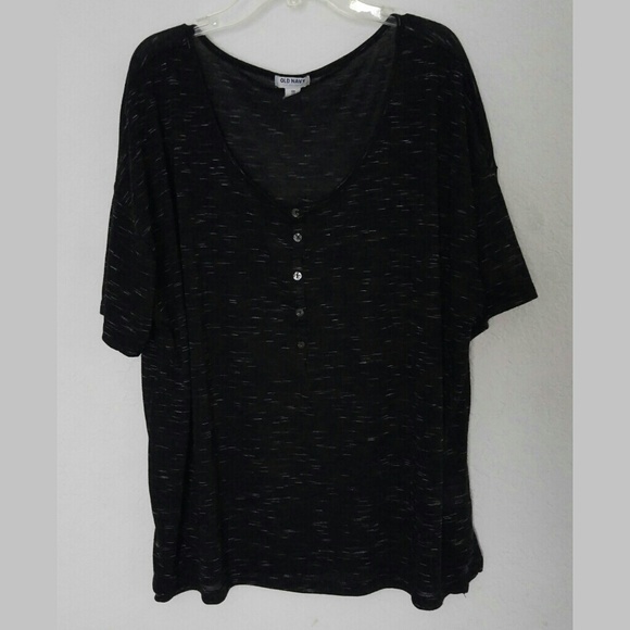 Black old navy tee