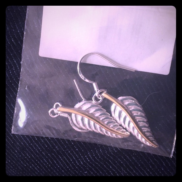 Dainty leaf earrings 🍂🍂