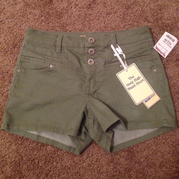 Green high waisted shorts