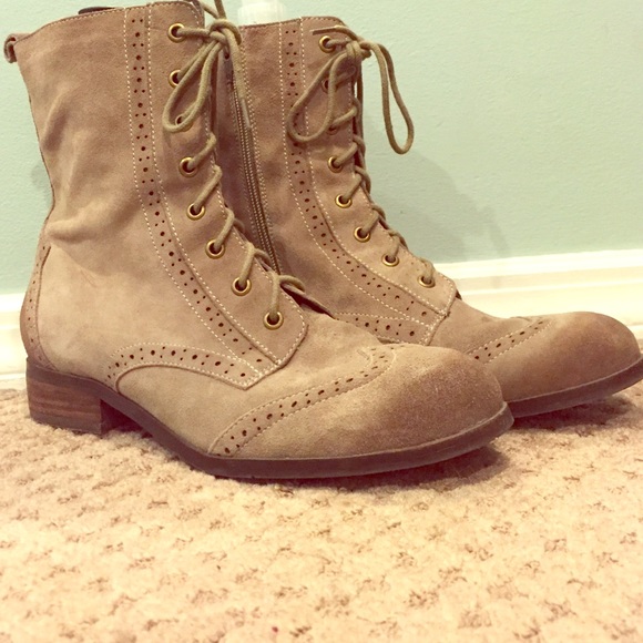 Dolce Vita Shoes - Dolce Vita Tan lace-up boots. Size 10
