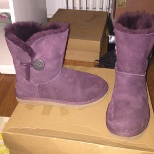 dark purple Bailey button ugg
