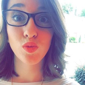 Meet your Posher, Caroline