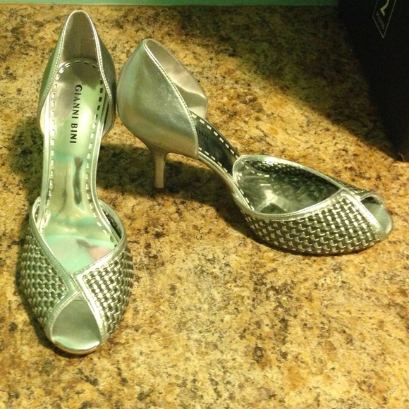 Gianni Bini Heel - Picture 1 of 2