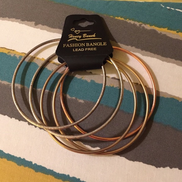 5 for $20// mix bangle set.
