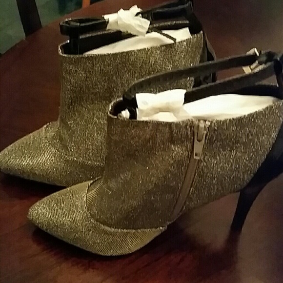 Shoes - Ankle shoe....Never Worn