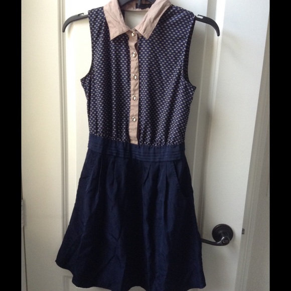Sleeveless Collar Dress