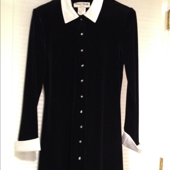 Black velvet dress - Picture 2 of 3