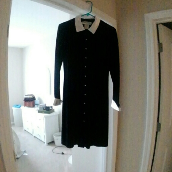 Black velvet dress - Picture 3 of 3