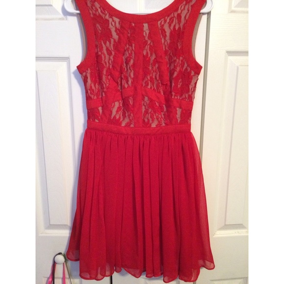 Red lace halter dress - Picture 1 of 2